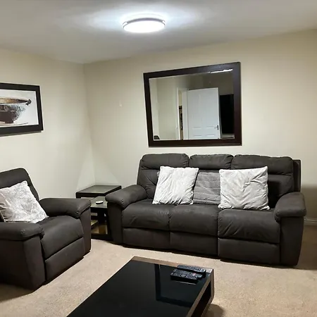Apartment Affordable In A 4 Bedroom House *