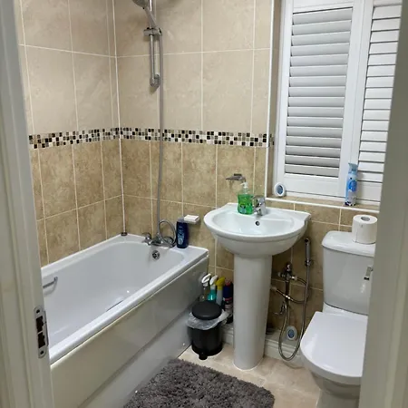 Affordable In A 4 Bedroom House *