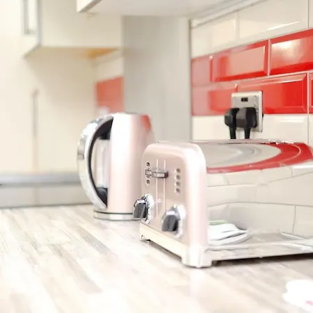 Apartamento Cozy Place In Salford, Sleeps 8, 4 Bedroom, 5 Beds