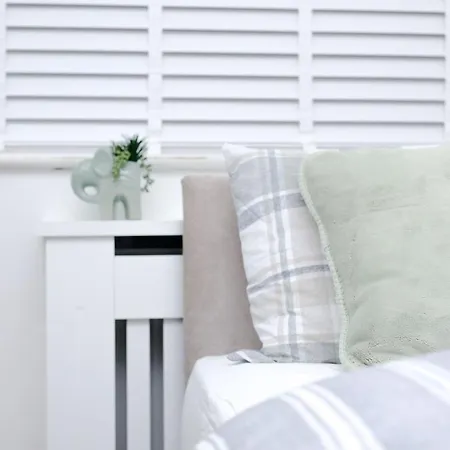 Cozy Place In Salford, Sleeps 8, 4 Bedroom, 5 Beds *