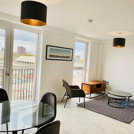 Comfy 1 Bedroom Apartment *