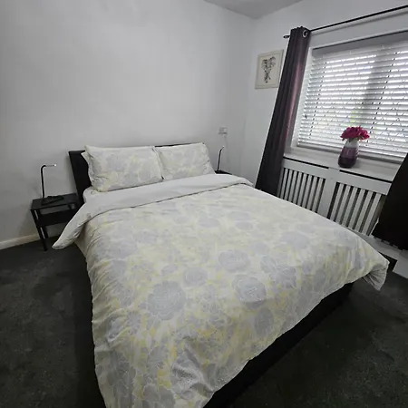 Apartament Entire Rental, Easy Reach To Etihad Stadium *