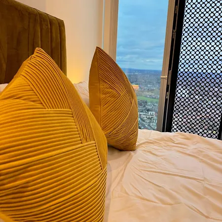Apartment 3 Bedroom Penthouse In The Centre Deansgate New Build High Floor Manchester