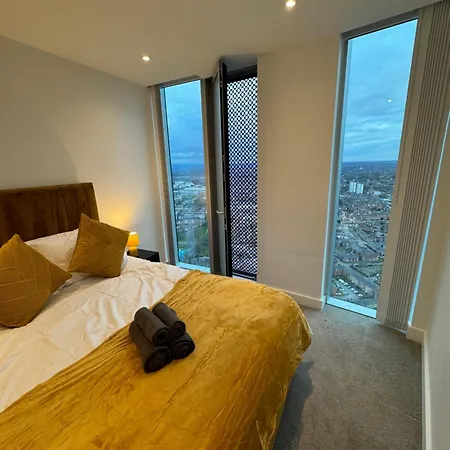 Apartment 3 Bedroom Penthouse In The Centre Deansgate New Build High Floor
