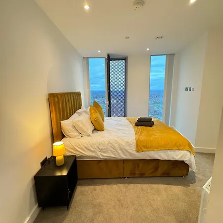 3 Bedroom Penthouse In The Centre Deansgate New Build High Floor Manchester