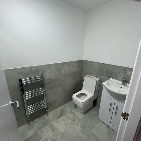 Dom wakacyjny Modern 5 Bedroom House Manchester