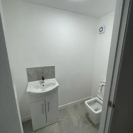 Modern 5 Bedroom House Manchester