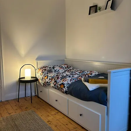 Blackley Rustic Gem A Suburb Hideaway *