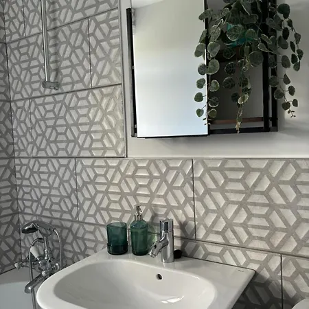 Blackley Rustic Gem A Suburb Hideaway *