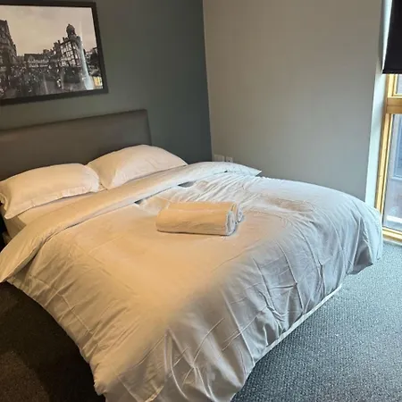 Urban Haven Apartment *