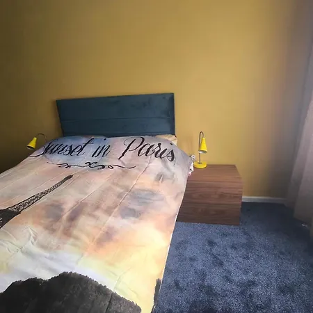 Holiday home Spotless And Spacious Manchester