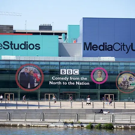 Modern 2Br Sleeps 4 Easy Access To City Centre Apartment Manchester