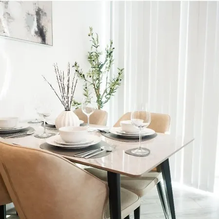 Luxurious Flat In Apartment