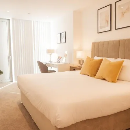 Apartment Luxurious Flat In
