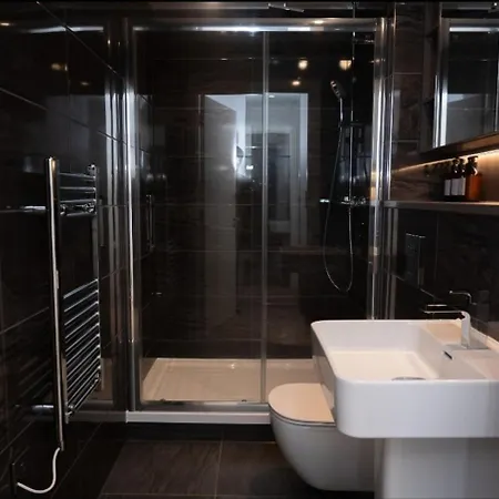 Luxurious Flat In Apartment Manchester