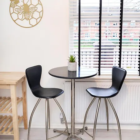 Holiday home Spacious 2-bed Near Centre, Fast Wifi Manchester