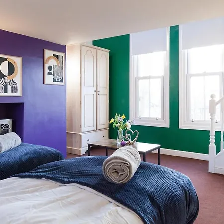 The Loft In A 6 Bedroom Victorian Shared House, Sleeps 4, Super King, Two Single Bed Apartment Manchester