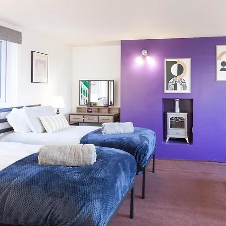 The Loft In A 6 Bedroom Victorian Shared House, Sleeps 4, Super King, Two Single Bed Manchester