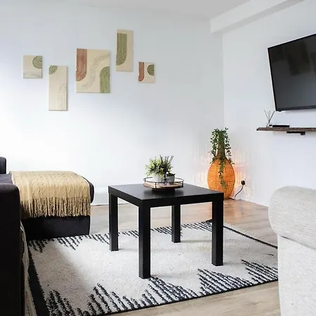 Cozy Next To Ao Arena With Free Parking Apartment *
