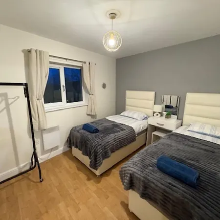 Cosy, 2 Bed Flat Parking Manchester