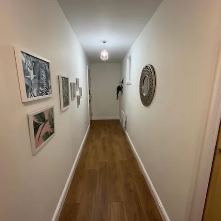 Cosy, 2 Bed Flat Parking Manchester