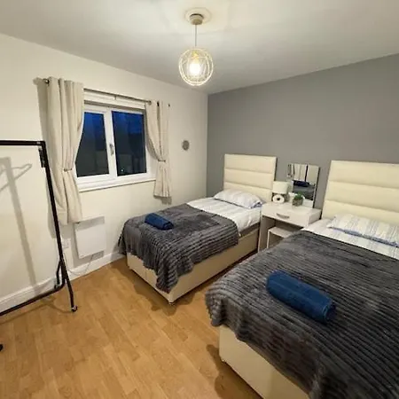 Cosy, 2 Bed Flat Parking Manchester