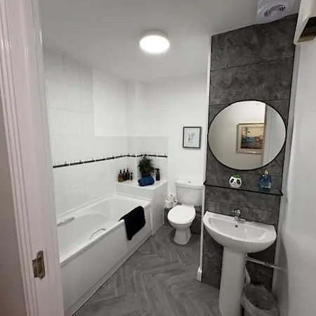 Cosy, 2 Bed Flat Parking