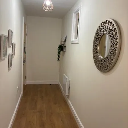 Cosy, 2 Bed Flat Parking