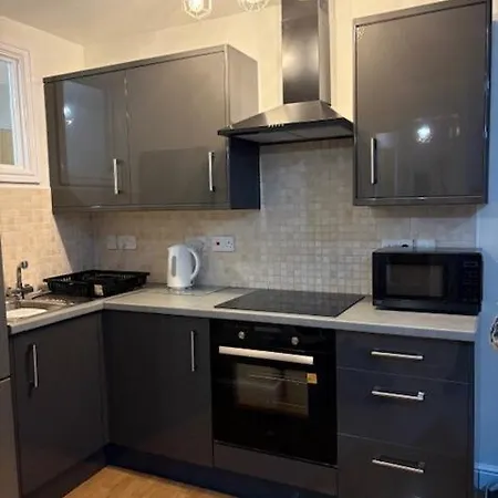 Cosy, 2 Bed Flat Parking * Manchester