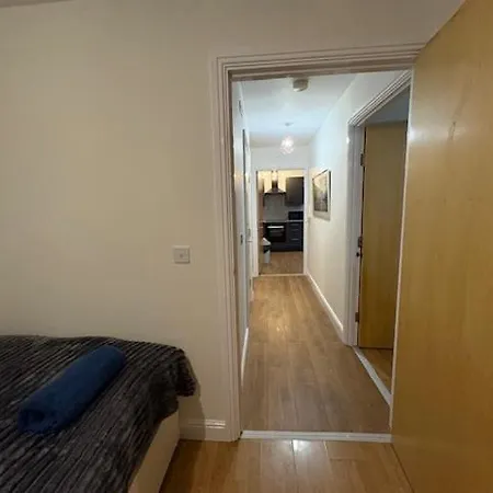 Cosy, 2 Bed Flat Parking *