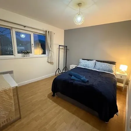 Cosy, 2 Bed Flat Parking