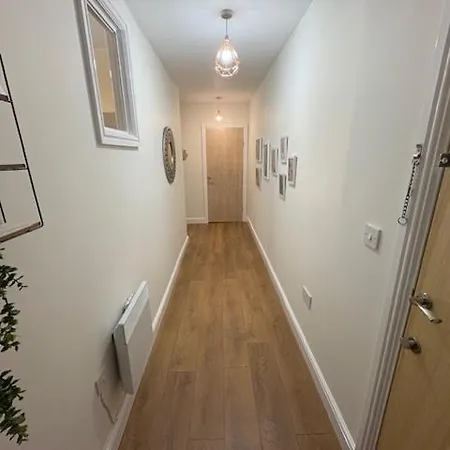 Cosy, 2 Bed Flat Parking Manchester
