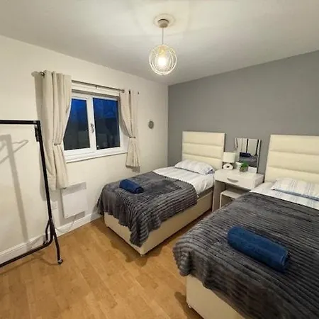Cosy, 2 Bed Flat Parking *