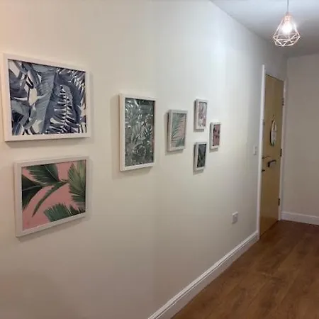 Cosy, 2 Bed Flat Parking