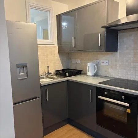 Cosy, 2 Bed Flat Parking