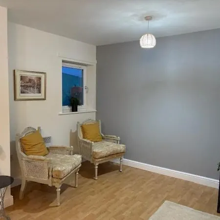 Cosy, 2 Bed Flat Parking Apartment Manchester