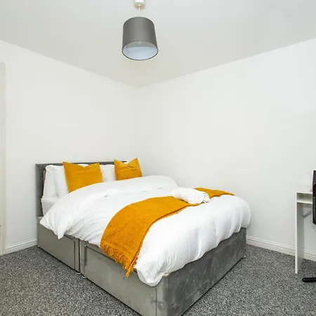 Manchester, Centre, House, Parking, Garden, M60 *
