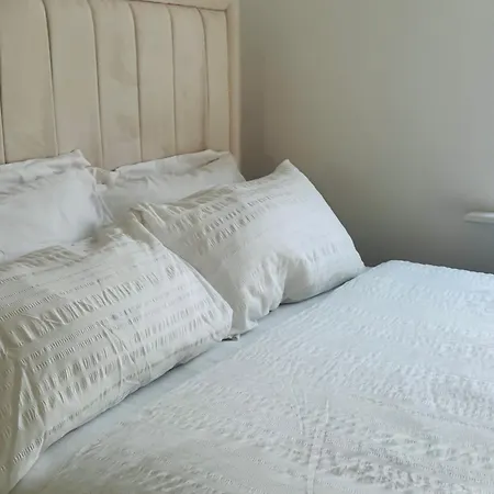 Modern New Built Kingsize Center Alloggio in famiglia