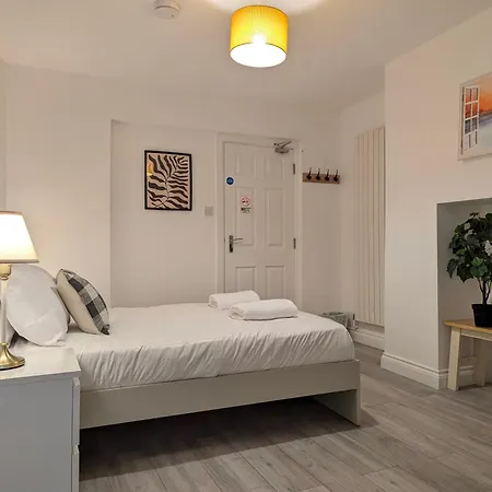 Modern Near Centre * Μάντσεστερ