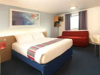 מלון Travelodge Salford Quays 3*