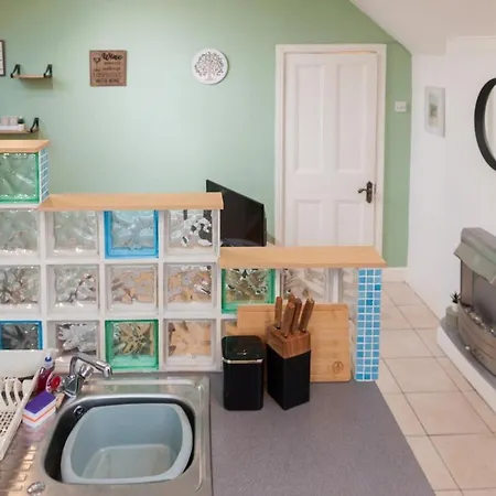 The Emerald In A 6 Bedroom Shared Victorian House