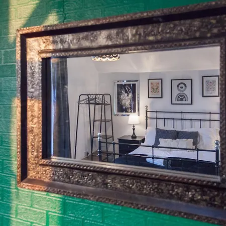 The Emerald In A 6 Bedroom Shared Victorian House * Mánchester