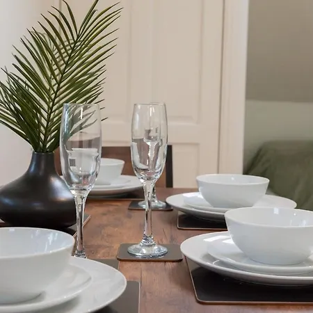 Apartment The Orange In A 6 Bedroom Victorian Shared House *