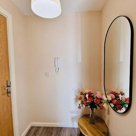 Apartament Westwwod House *