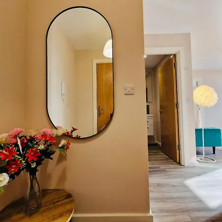 Apartament Westwwod House *