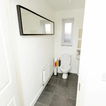 Cityside Deluxe - 3 Bedroom House Great For Family With Free Parking & Garden Appartement