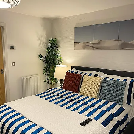 Luxury - Pick A - Free Parking & Kitchen Access, Near Etihad Stadium, The Coop Live & Piccadilly Station,