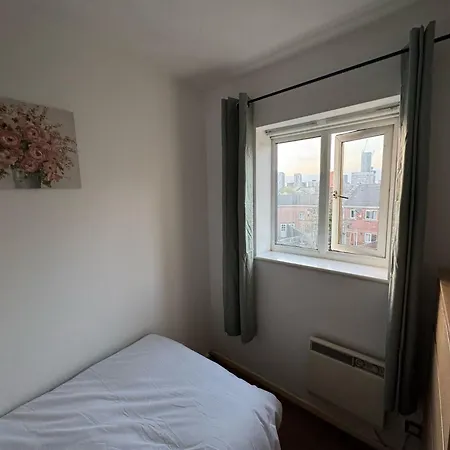 アパート Stylish 3 Bed Flat Near Centre With Parking *