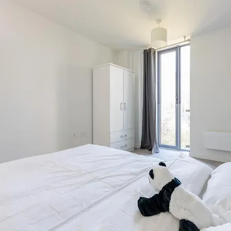Park View 3 Bed Ensuite Only 5 Min Walk To Arndale Apartment