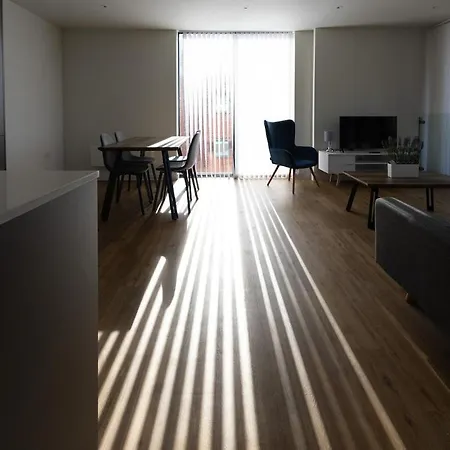 Park View 3 Bed Ensuite Only 5 Min Walk To Arndale Apartment